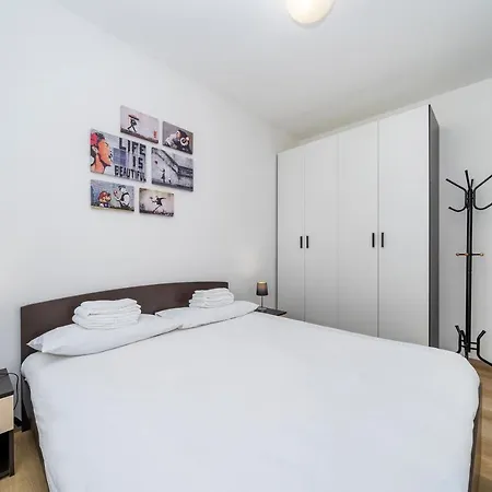 Zia Dina - With Balcony *